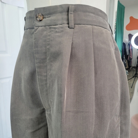 Denver Hayes Gray Pleated High-Waist Shorts - Picture 7 of 8